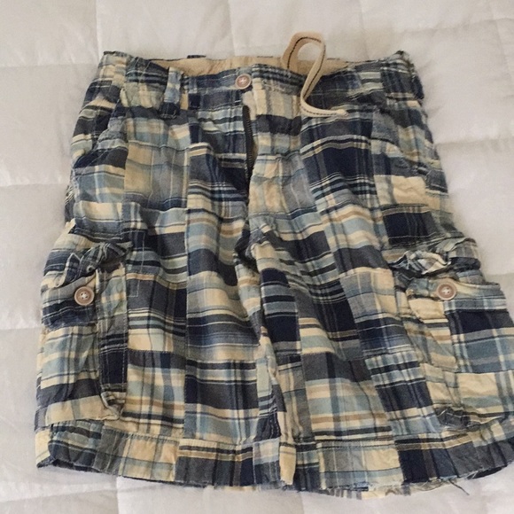 🌤White and Royal Blue Abercrombie Cargo Shorts🌤 - Picture 4 of 5